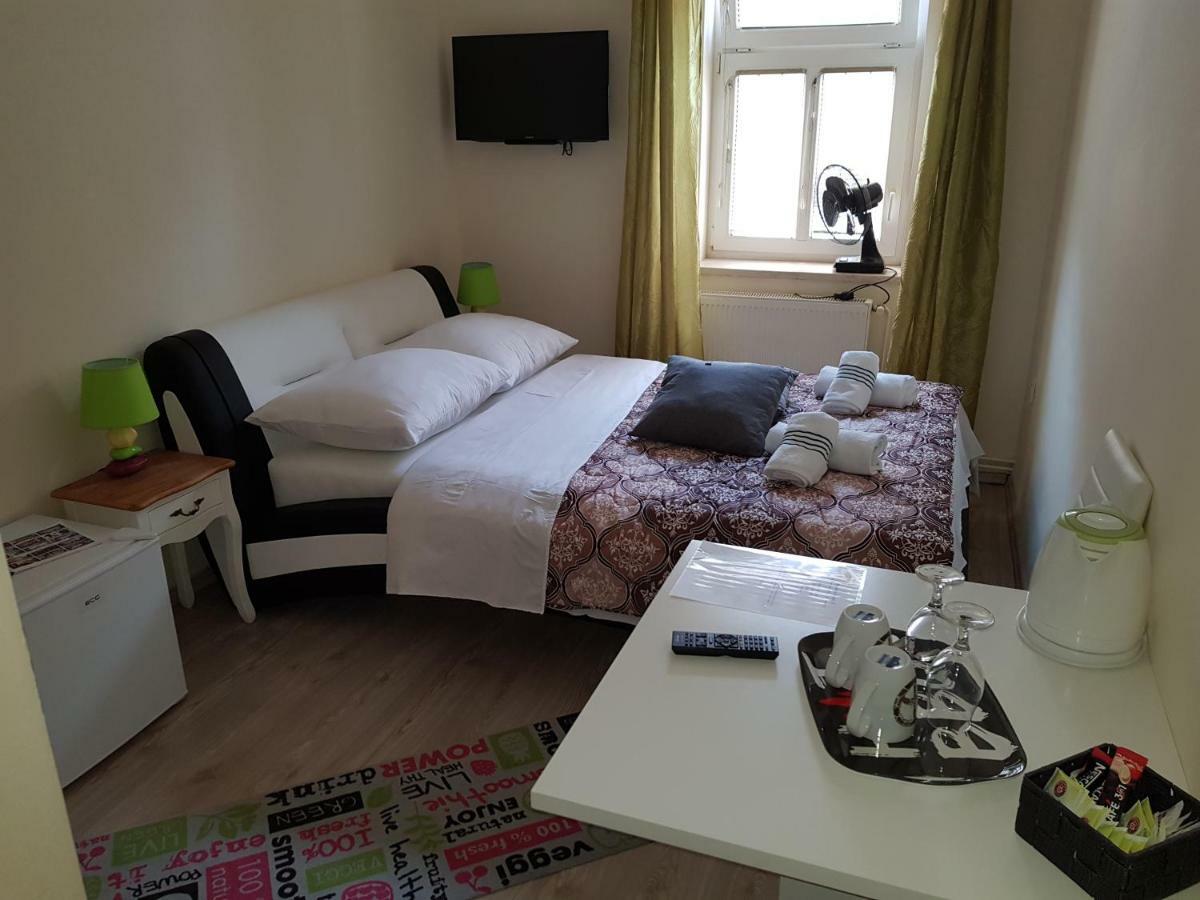 Elg Rooms Postojna Exterior foto
