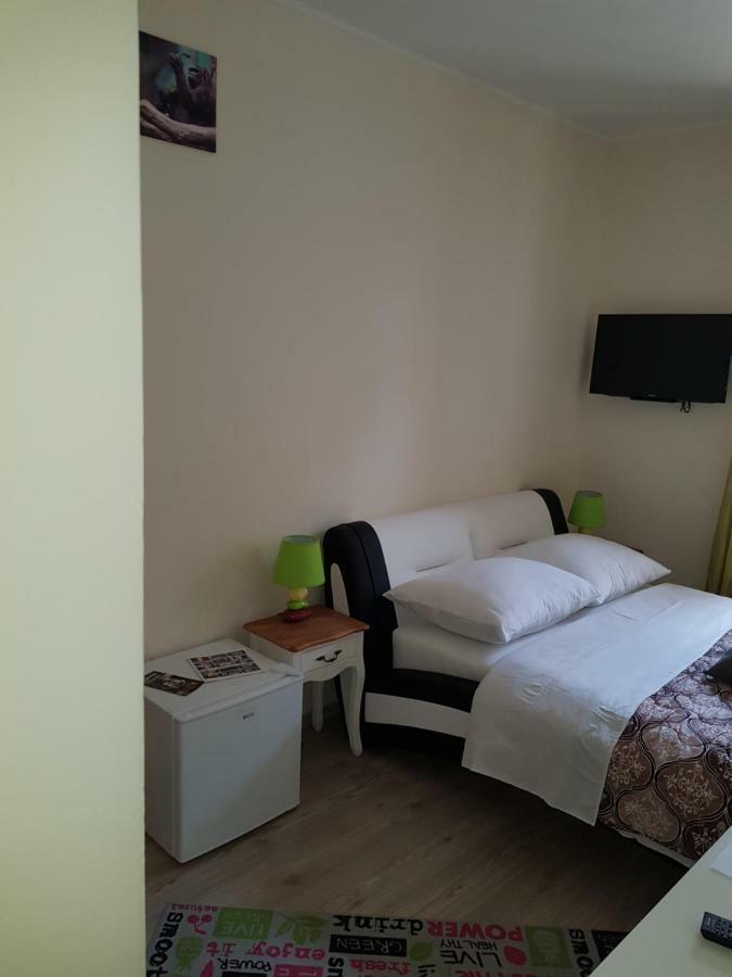 Elg Rooms Postojna Exterior foto