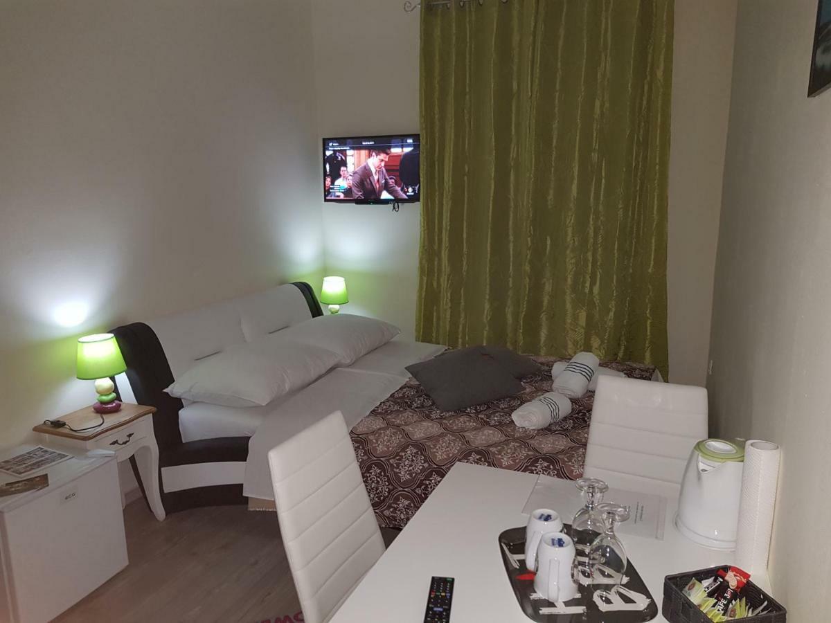 Elg Rooms Postojna Exterior foto