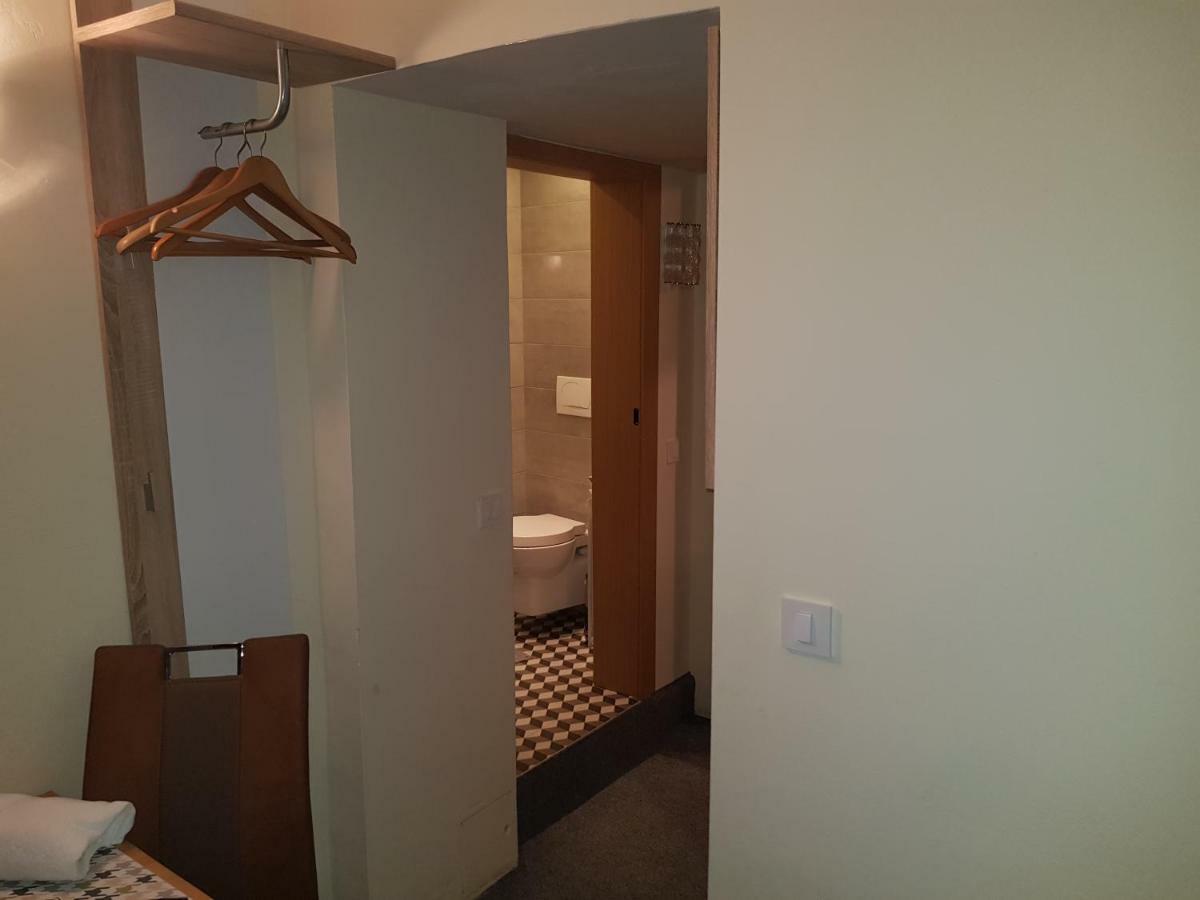 Elg Rooms Postojna Exterior foto