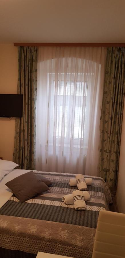 Elg Rooms Postojna Exterior foto